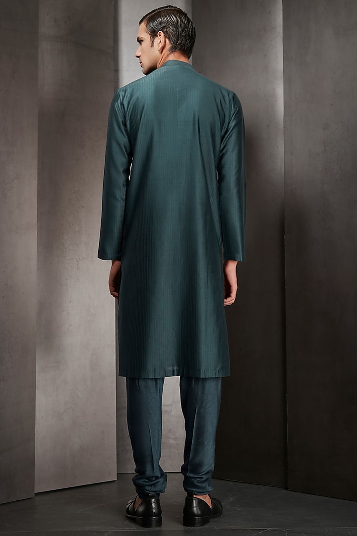 Emerald Green Chanderi Thread Embroidered Kurta Set by Rohit Gandhi & Rahul Khanna Men at Pernia's Pop Up Shop