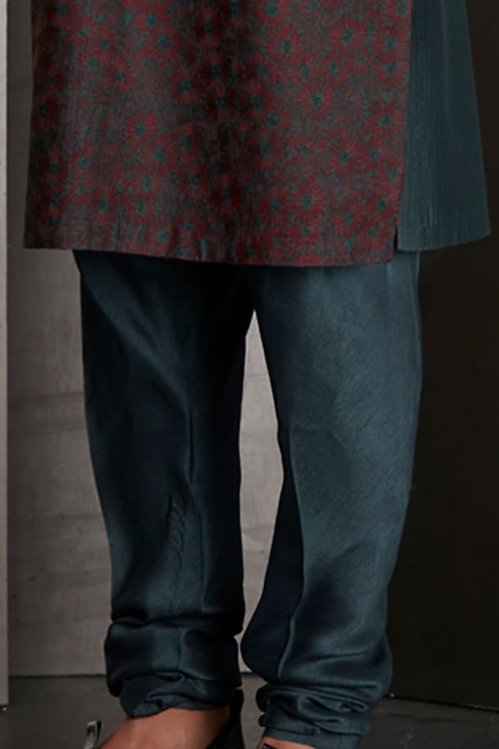 Emerald Green Chanderi Thread Embroidered Kurta Set by Rohit Gandhi & Rahul Khanna Men at Pernia's Pop Up Shop