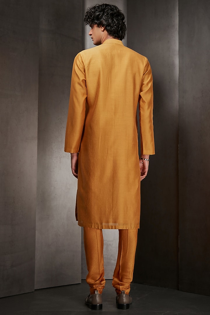 Yellow Chanderi Hand Embroidered Kurta Set by Rohit Gandhi & Rahul Khanna Men at Pernia's Pop Up Shop