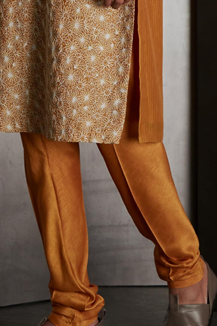 Yellow Chanderi Hand Embroidered Kurta Set by Rohit Gandhi & Rahul Khanna Men at Pernia's Pop Up Shop