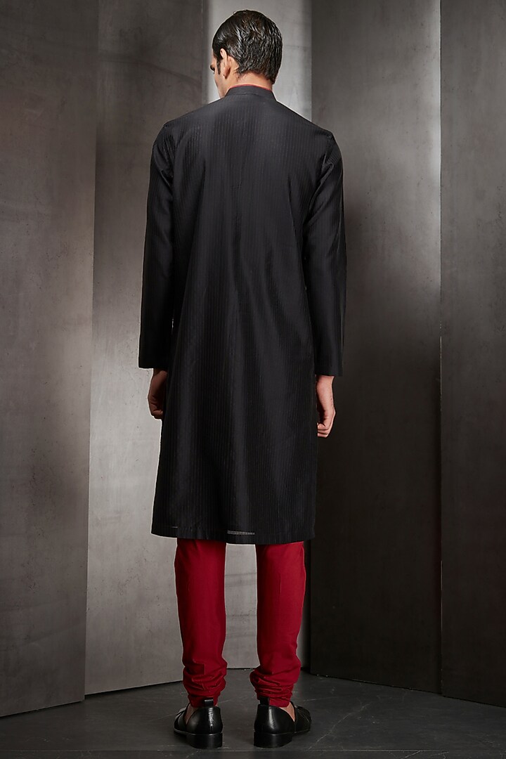 Black Silk Thread Embroidered Kurta Set by Rohit Gandhi & Rahul Khanna Men at Pernia's Pop Up Shop
