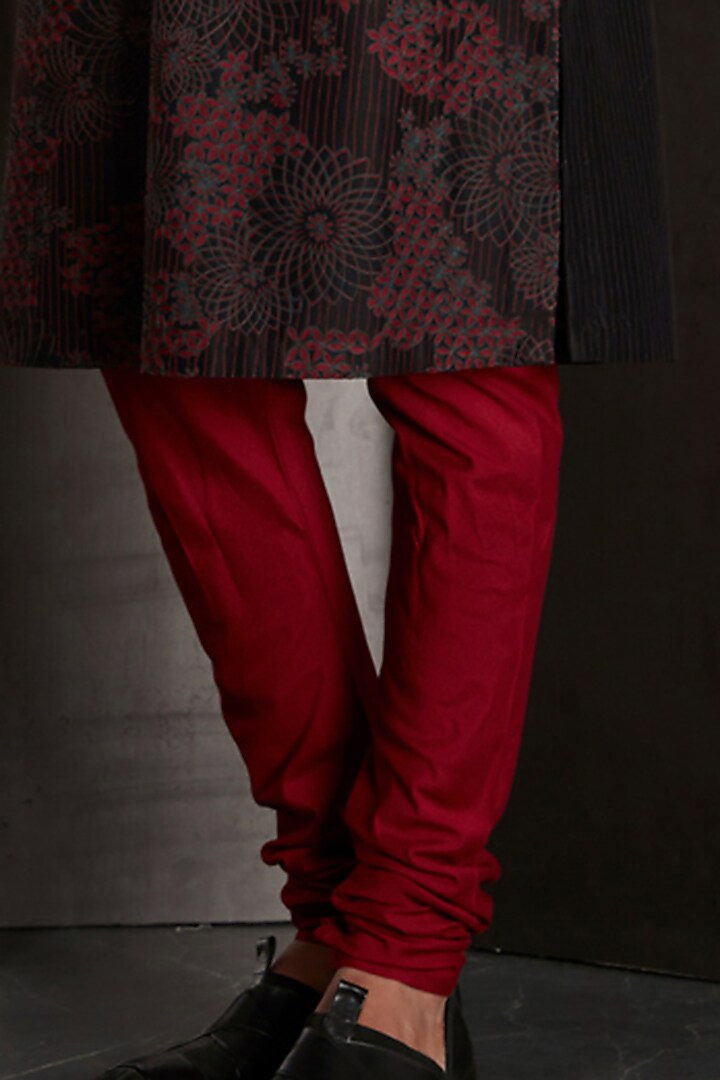 Black Silk Thread Embroidered Kurta Set by Rohit Gandhi & Rahul Khanna Men at Pernia's Pop Up Shop