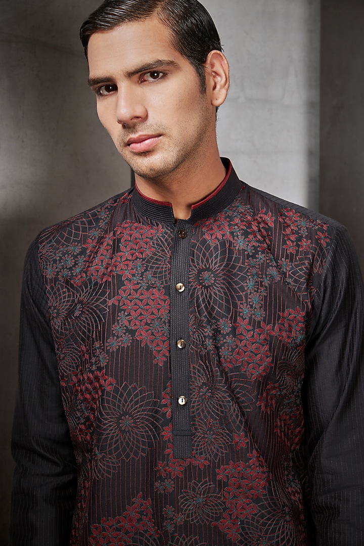Black Silk Thread Embroidered Kurta Set by Rohit Gandhi & Rahul Khanna Men at Pernia's Pop Up Shop