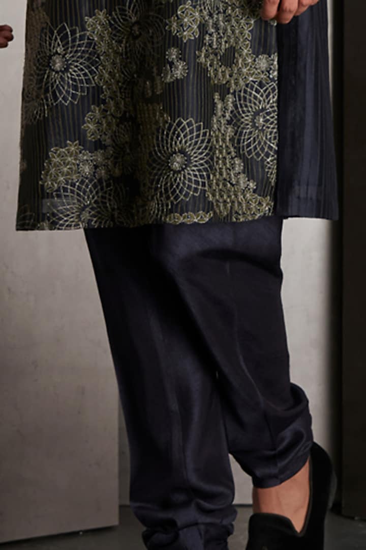Navy Blue Silk Thread Embroidered Kurta Set by Rohit Gandhi & Rahul Khanna Men at Pernia's Pop Up Shop