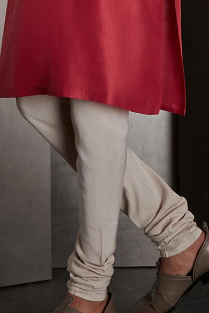 Faded Red Hand Embroidered Kurta by Rohit Gandhi & Rahul Khanna Men at Pernia's Pop Up Shop