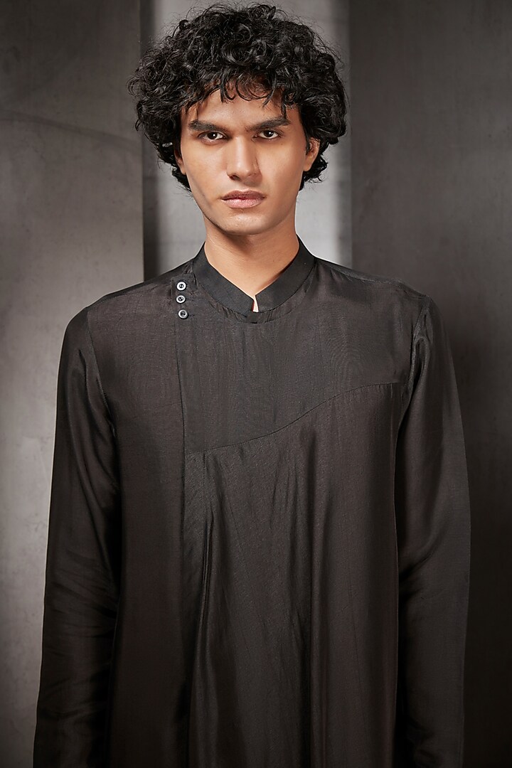 Black Silk Overlapped Kurta by Rohit Gandhi & Rahul Khanna Men at Pernia's Pop Up Shop