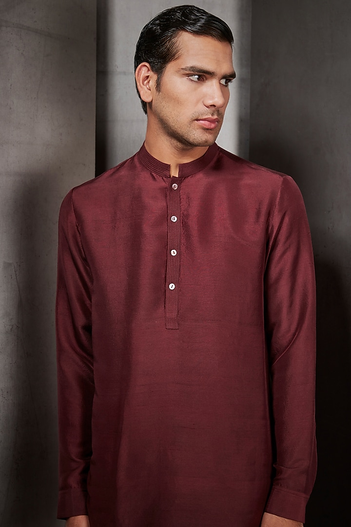 Maroon Silk Kurta by Rohit Gandhi & Rahul Khanna Men at Pernia's Pop Up Shop