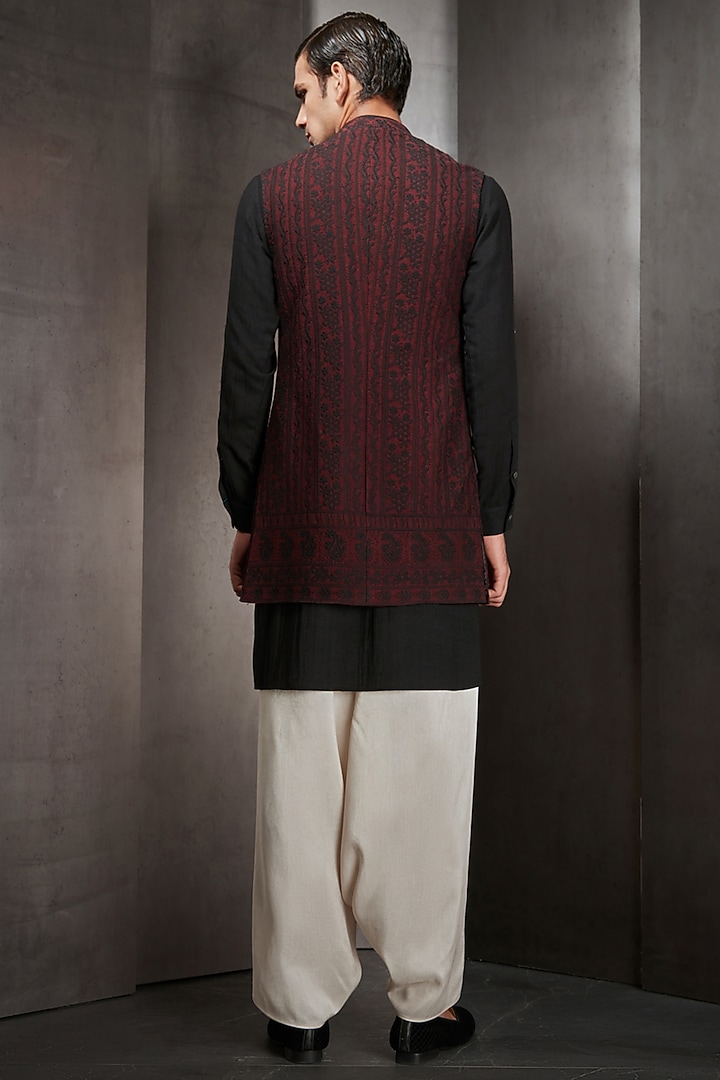 Maroon Cotton Silk Chikankari Embroidered Long Bundi Jacket by Rohit Gandhi & Rahul Khanna Men at Pernia's Pop Up Shop