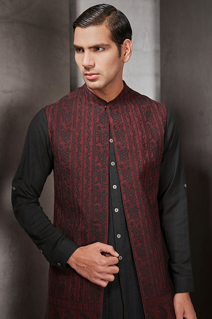 Maroon Cotton Silk Chikankari Embroidered Long Bundi Jacket by Rohit Gandhi & Rahul Khanna Men at Pernia's Pop Up Shop