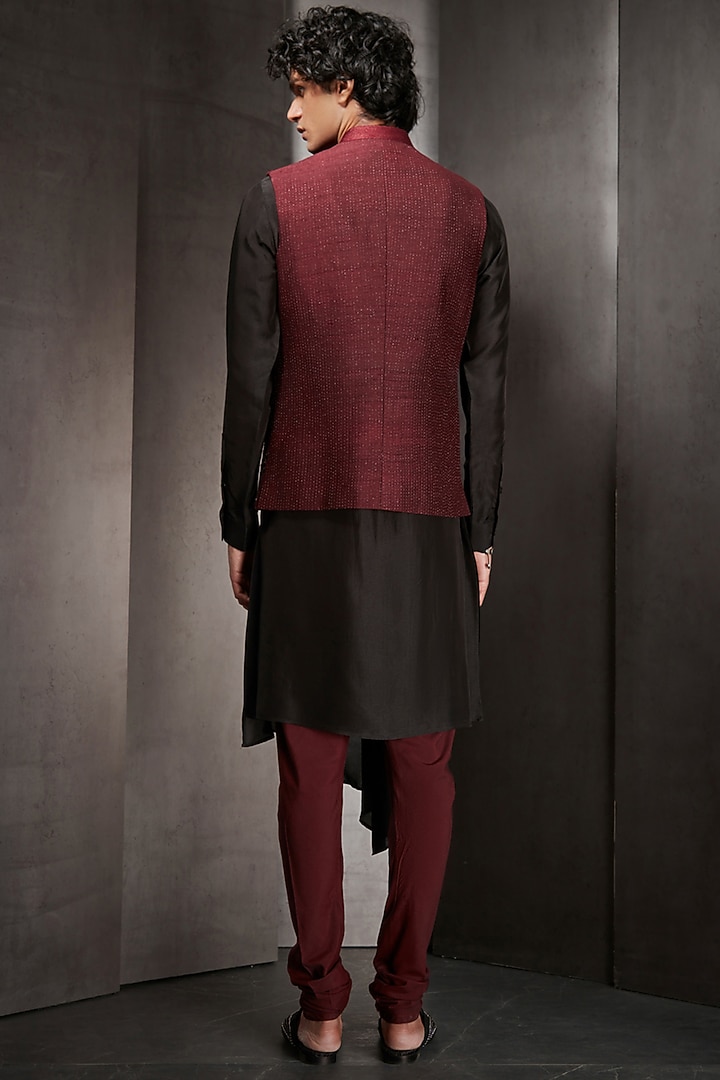 Ruby Red Silk Mosaic Printed & Thread Embroidered Bundi Jacket by Rohit Gandhi & Rahul Khanna Men at Pernia's Pop Up Shop