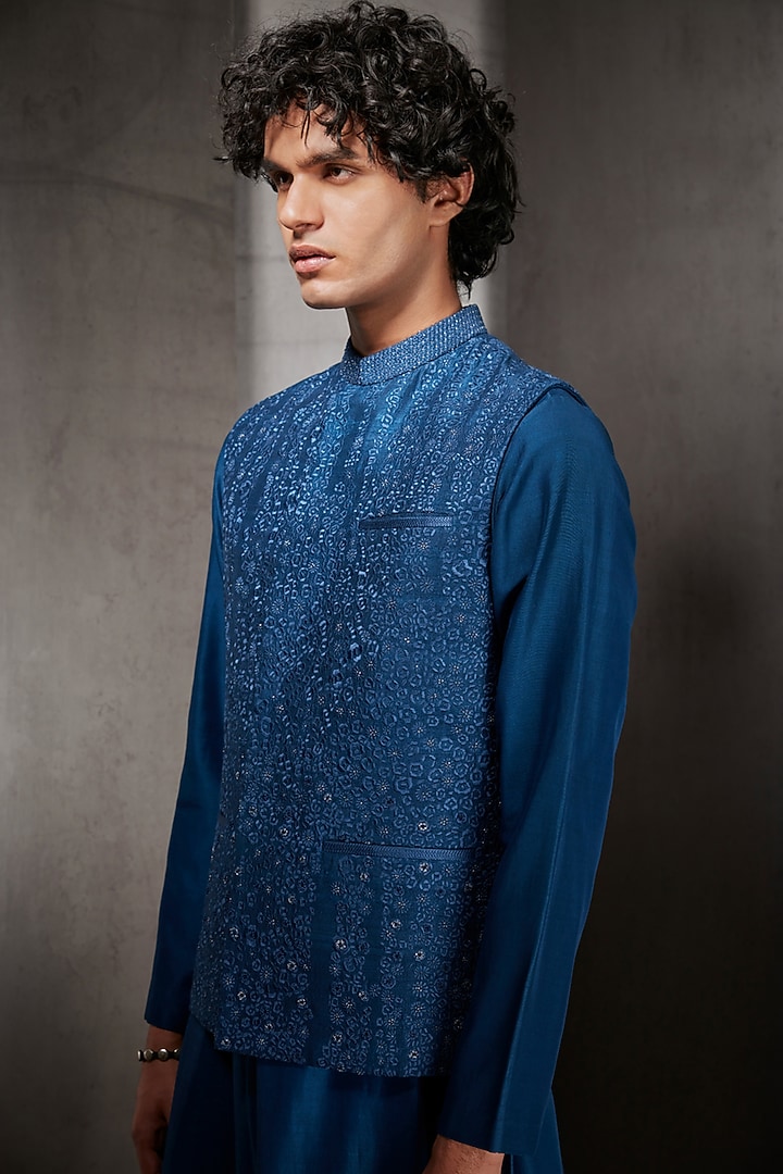 Azure Blue Silk Floral & Thread Embroidered Bundi Jacket by Rohit Gandhi & Rahul Khanna Men at Pernia's Pop Up Shop