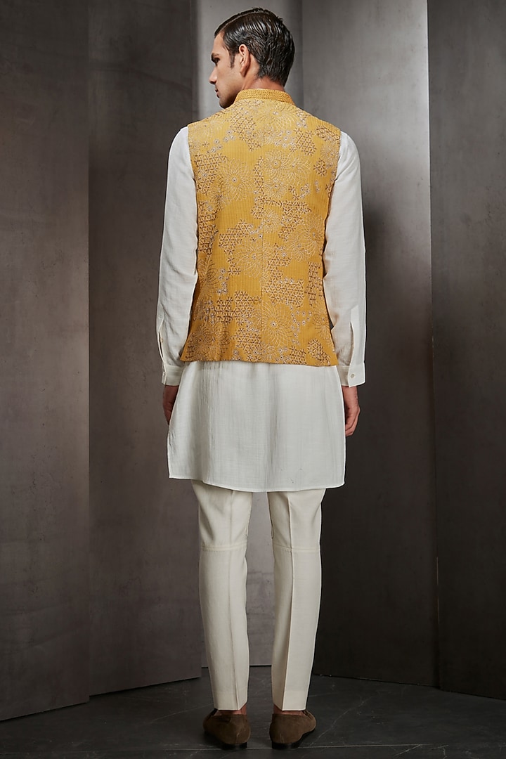Capital Yellow Cotton Silk Printed & Embroidered Bundi Jacket by Rohit Gandhi & Rahul Khanna Men at Pernia's Pop Up Shop