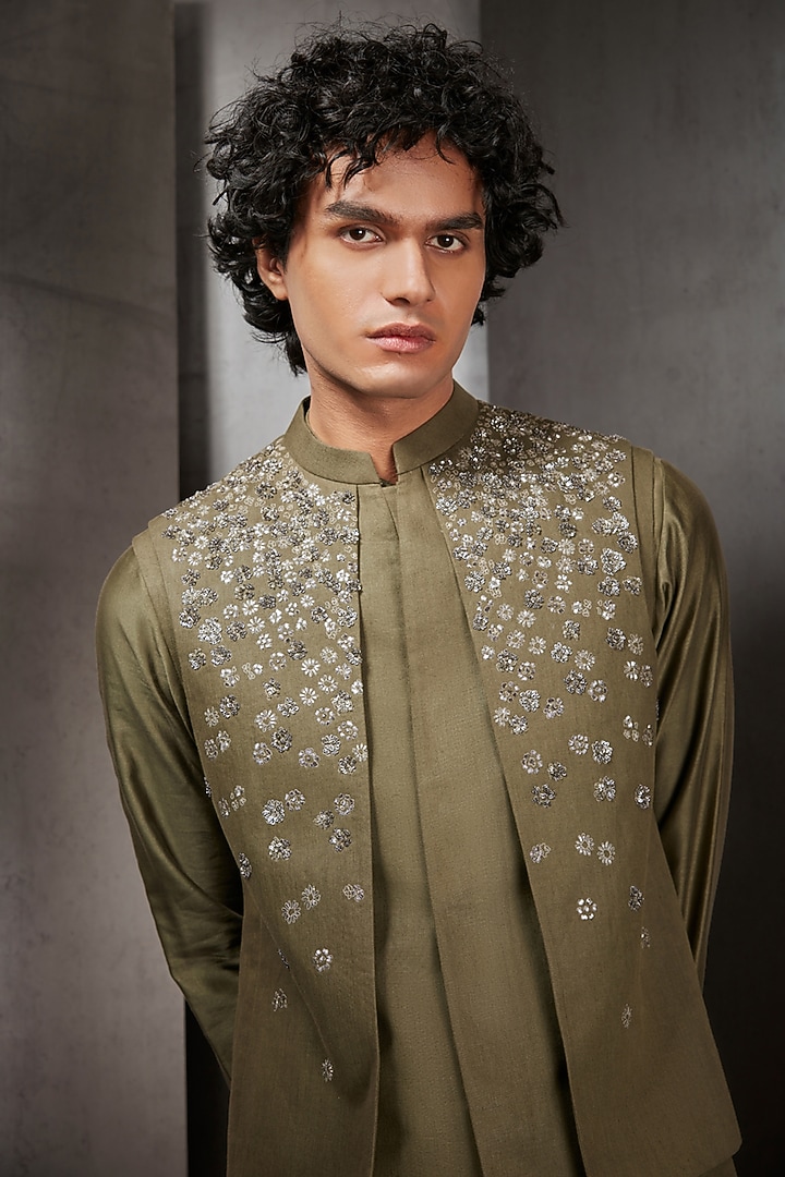 Olive Green Linen Thread Embroidered Bundi Jacket by Rohit Gandhi & Rahul Khanna Men at Pernia's Pop Up Shop
