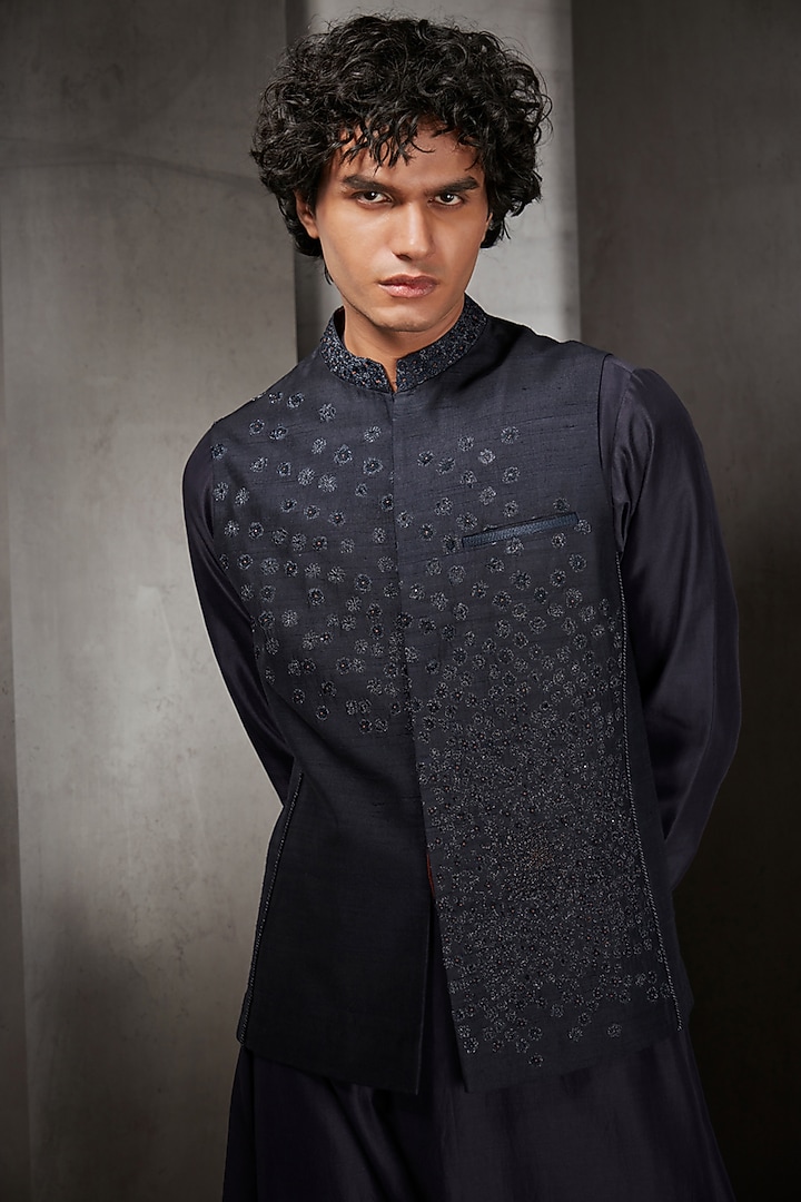 Medieval Blue Silk Floral & Thread Embroidered Bundi Jacket by Rohit Gandhi & Rahul Khanna Men at Pernia's Pop Up Shop