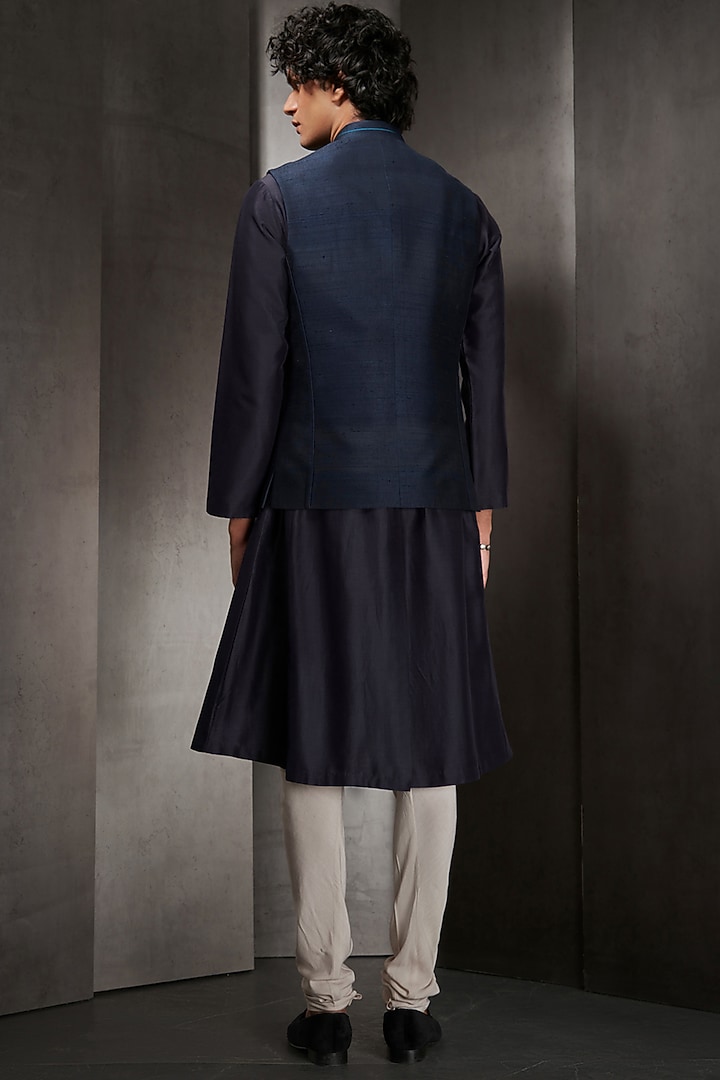 Navy Blue Silk Printed Bundi Jacket by Rohit Gandhi & Rahul Khanna Men at Pernia's Pop Up Shop