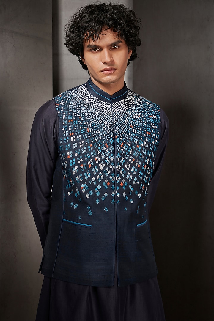 Navy Blue Silk Printed Bundi Jacket by Rohit Gandhi & Rahul Khanna Men at Pernia's Pop Up Shop