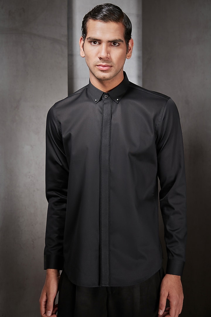 Black Resham Embroidered Party Wear Shirt by Rohit Gandhi & Rahul Khanna Men at Pernia's Pop Up Shop