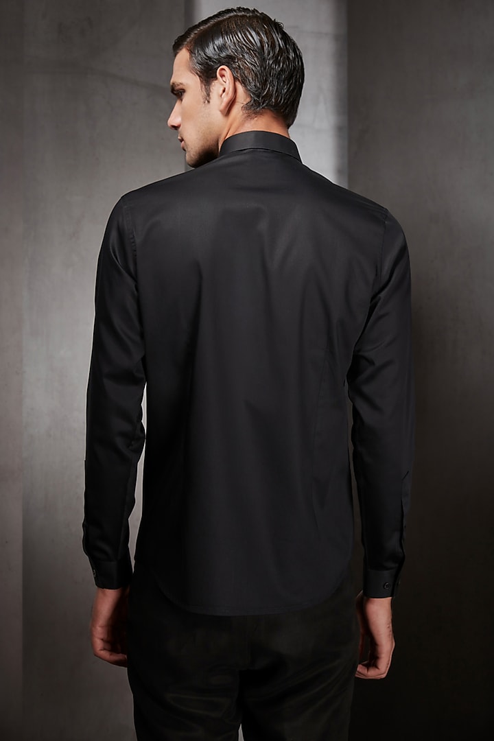 Black Resham Embroidered Party Wear Shirt by Rohit Gandhi & Rahul Khanna Men at Pernia's Pop Up Shop