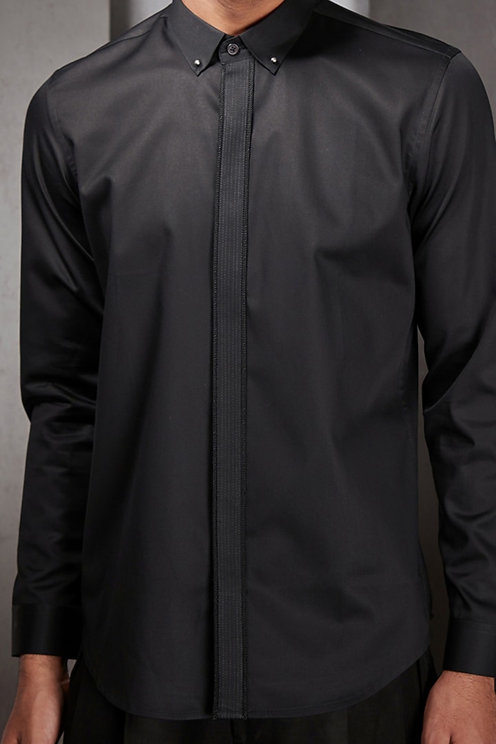 Black Resham Embroidered Party Wear Shirt by Rohit Gandhi & Rahul Khanna Men at Pernia's Pop Up Shop