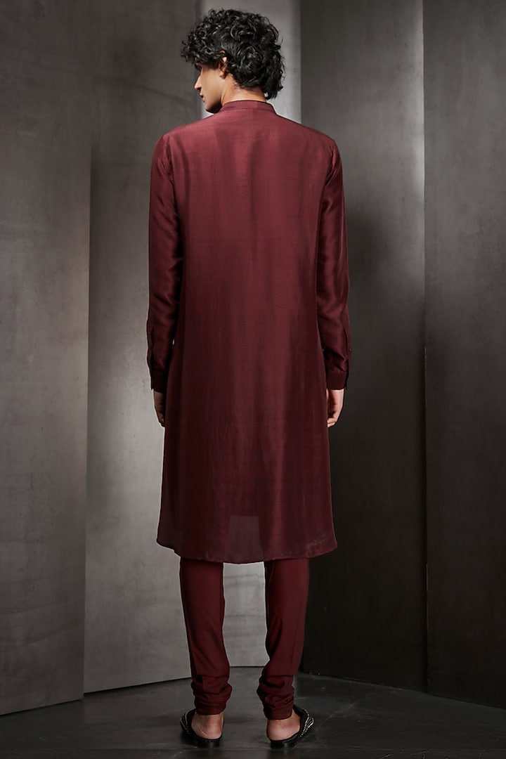Maroon Silk Pleated Kurta by Rohit Gandhi & Rahul Khanna Men at Pernia's Pop Up Shop
