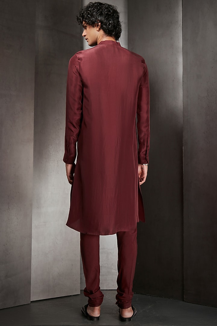 Maroon Pintucked Kurta by Rohit Gandhi & Rahul Khanna Men at Pernia's Pop Up Shop