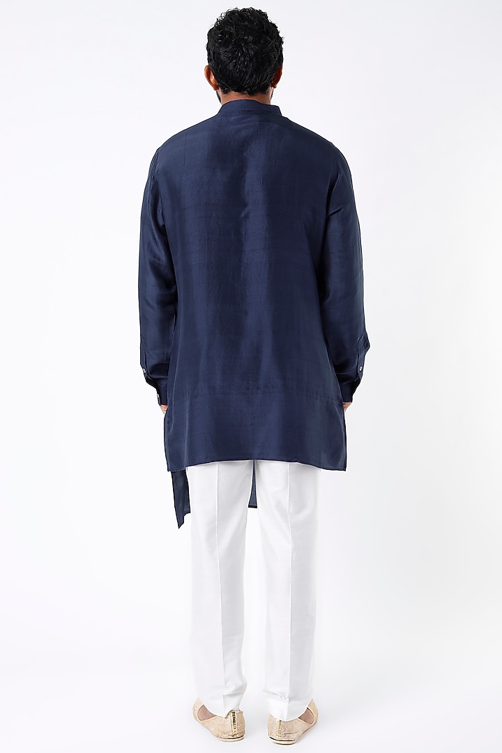 Navy Asymmetrical Kurta Set by Rohit Gandhi & Rahul Khanna Men at Pernia's Pop Up Shop