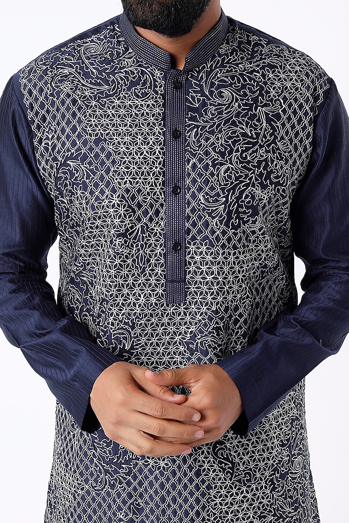 Navy Embroidered Kurta by Rohit Gandhi & Rahul Khanna Men at Pernia's Pop Up Shop