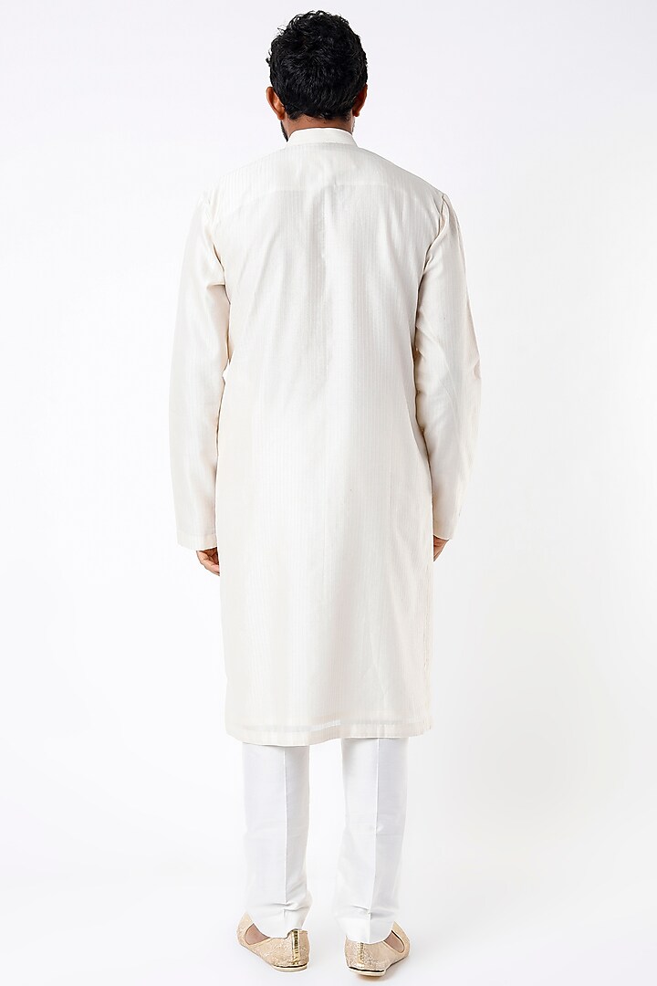 Off-White Embroidered Kurta Set by Rohit Gandhi & Rahul Khanna Men at Pernia's Pop Up Shop