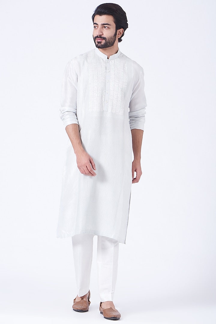 White Embroidered Kurta Set by Rohit Gandhi & Rahul Khanna Men at Pernia's Pop Up Shop