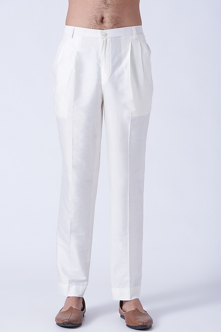 White Embroidered Kurta Set by Rohit Gandhi & Rahul Khanna Men at Pernia's Pop Up Shop