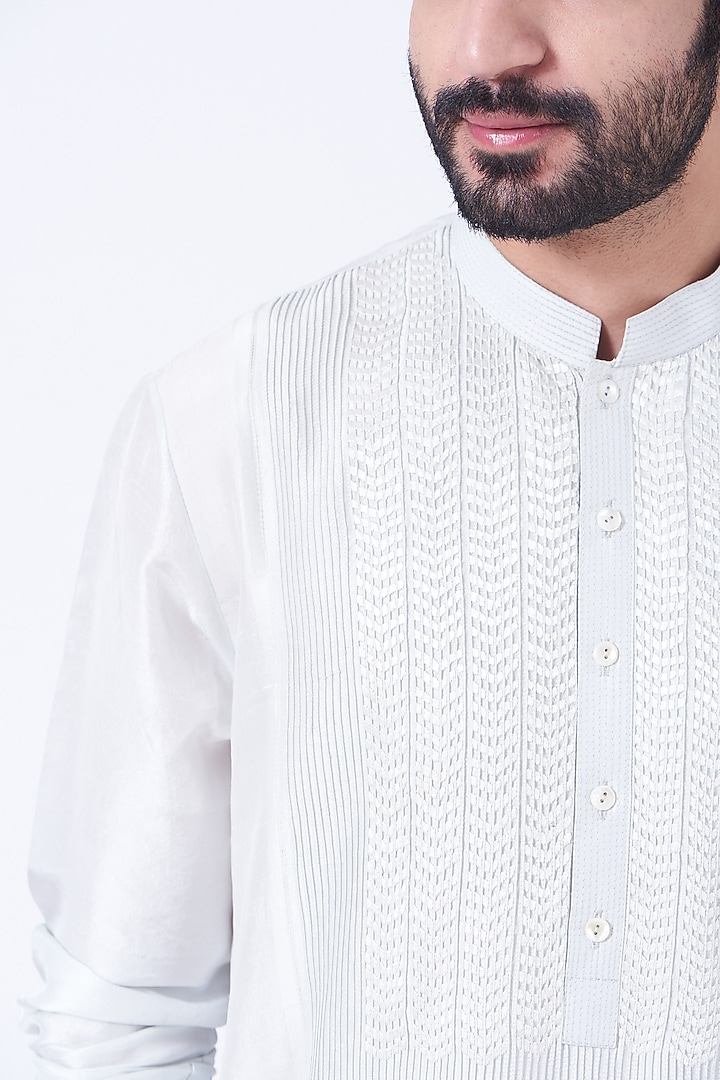 White Embroidered Kurta Set by Rohit Gandhi & Rahul Khanna Men at Pernia's Pop Up Shop