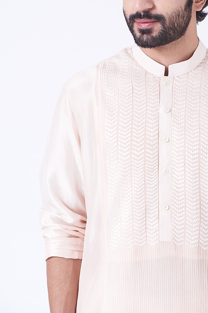 Light Peach Cotton Silk Embroidered Kurta Set by Rohit Gandhi & Rahul Khanna Men at Pernia's Pop Up Shop