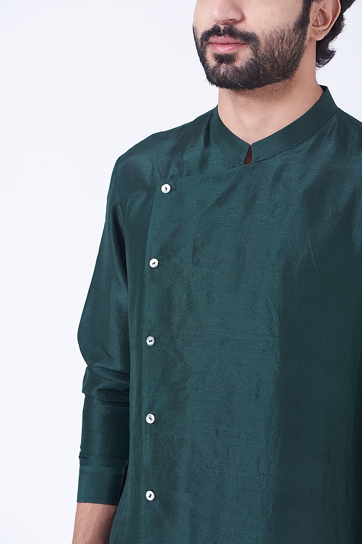 Navy Blue Silk Asymmetrical Kurta Set by Rohit Gandhi & Rahul Khanna Men at Pernia's Pop Up Shop