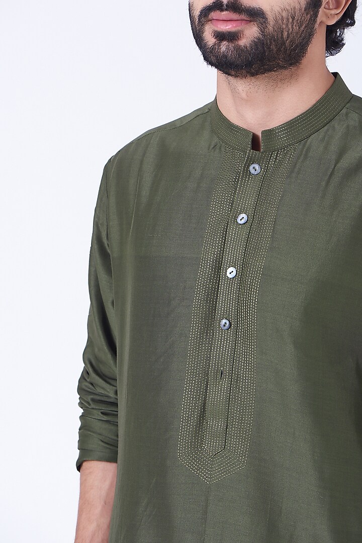 Olive Chanderi A-Line Kurta Set by Rohit Gandhi & Rahul Khanna Men at Pernia's Pop Up Shop