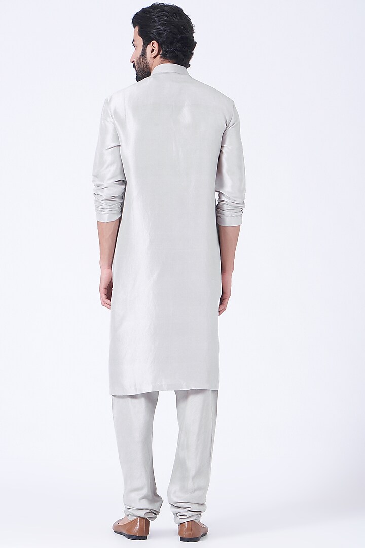Light Grey Cotton Silk Embroidered Kurta Set by Rohit Gandhi & Rahul Khanna Men at Pernia's Pop Up Shop