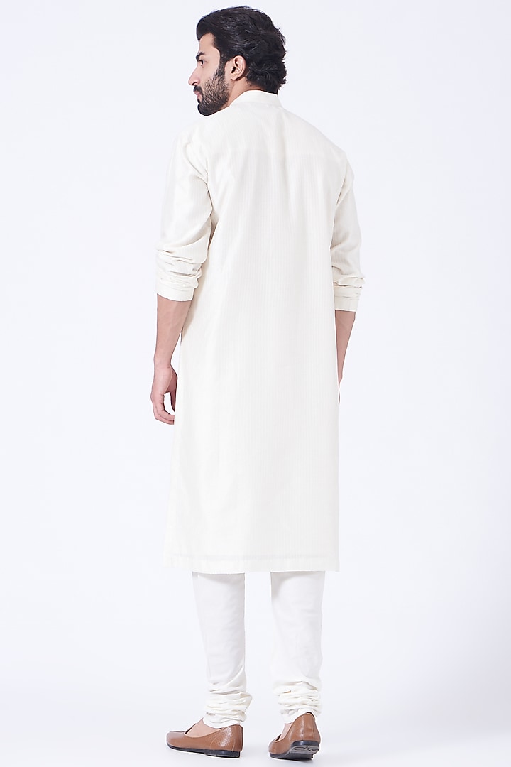 Off White Embroidered Kurta Set by Rohit Gandhi & Rahul Khanna Men at Pernia's Pop Up Shop