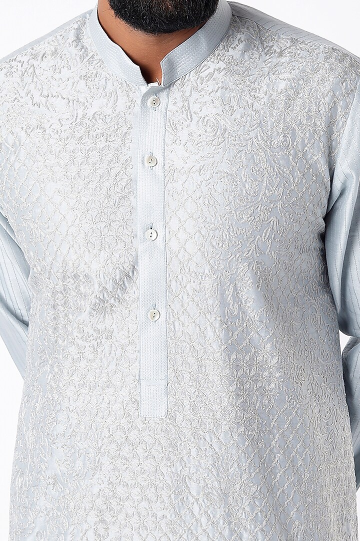 Grey Cotton Silk Thread Embroidered Kurta by Rohit Gandhi & Rahul Khanna Men at Pernia's Pop Up Shop