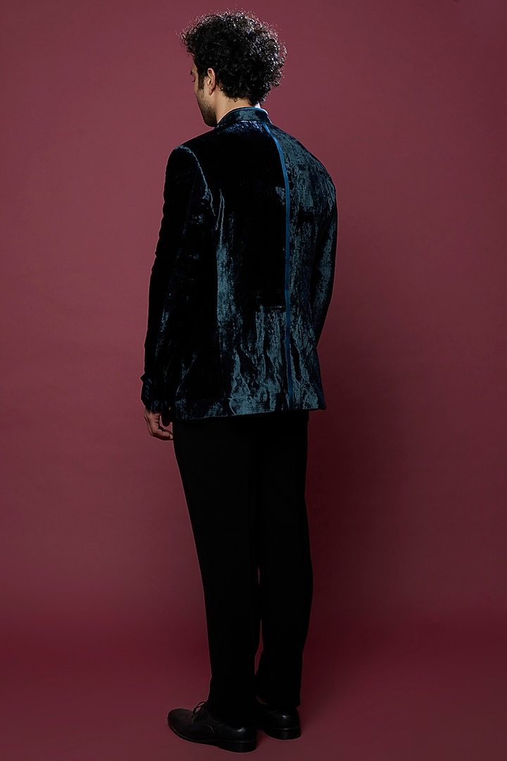 Blue Embroidered Groom Bandhgala Set by Rohit Gandhi & Rahul Khanna Men at Pernia's Pop Up Shop