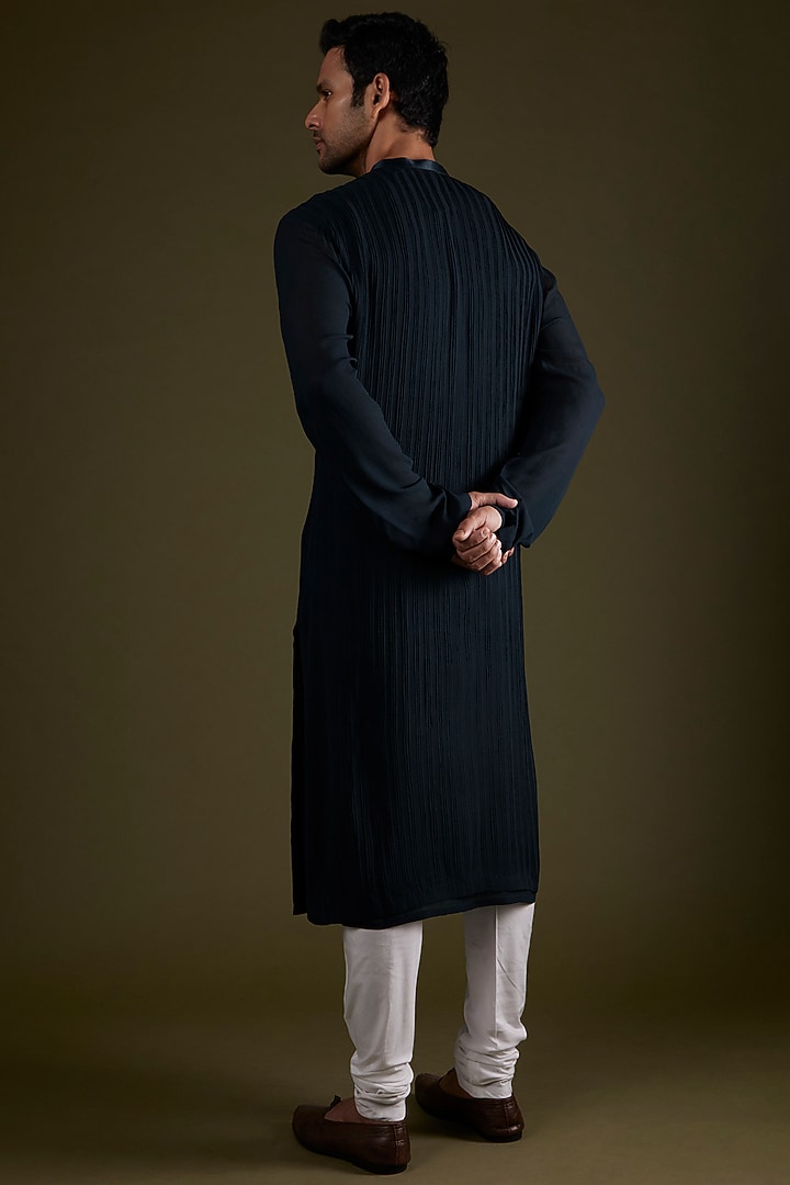 Navy Blue Cotton Silk Embroidered Kurta Set by Rohit Gandhi & Rahul Khanna Men at Pernia's Pop Up Shop