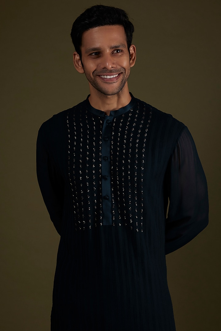 Navy Blue Cotton Silk Embroidered Kurta Set by Rohit Gandhi & Rahul Khanna Men at Pernia's Pop Up Shop