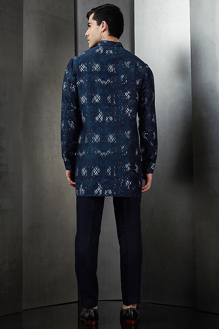Navy Silk Digital Printed Kurta by Rohit Gandhi & Rahul Khanna Men at Pernia's Pop Up Shop