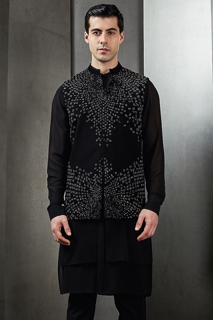 Black Suiting Bead Embroidered Bundi Jacket by Rohit Gandhi & Rahul Khanna Men at Pernia's Pop Up Shop