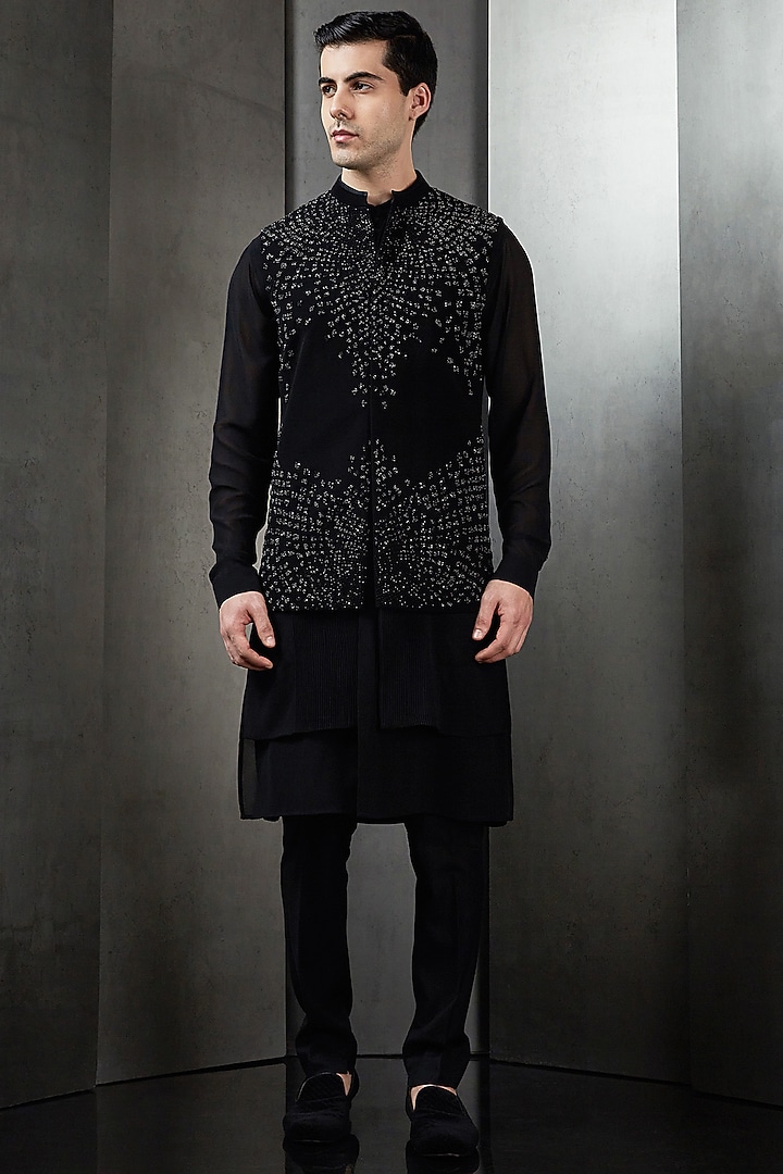Black Suiting Bead Embroidered Bundi Jacket by Rohit Gandhi & Rahul Khanna Men at Pernia's Pop Up Shop
