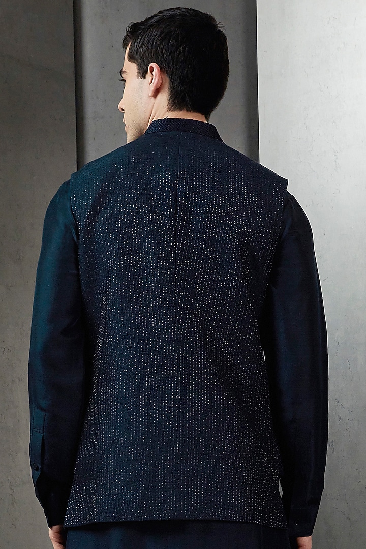 Navy Linen Floral Embroidered Bundi Jacket by Rohit Gandhi & Rahul Khanna Men at Pernia's Pop Up Shop