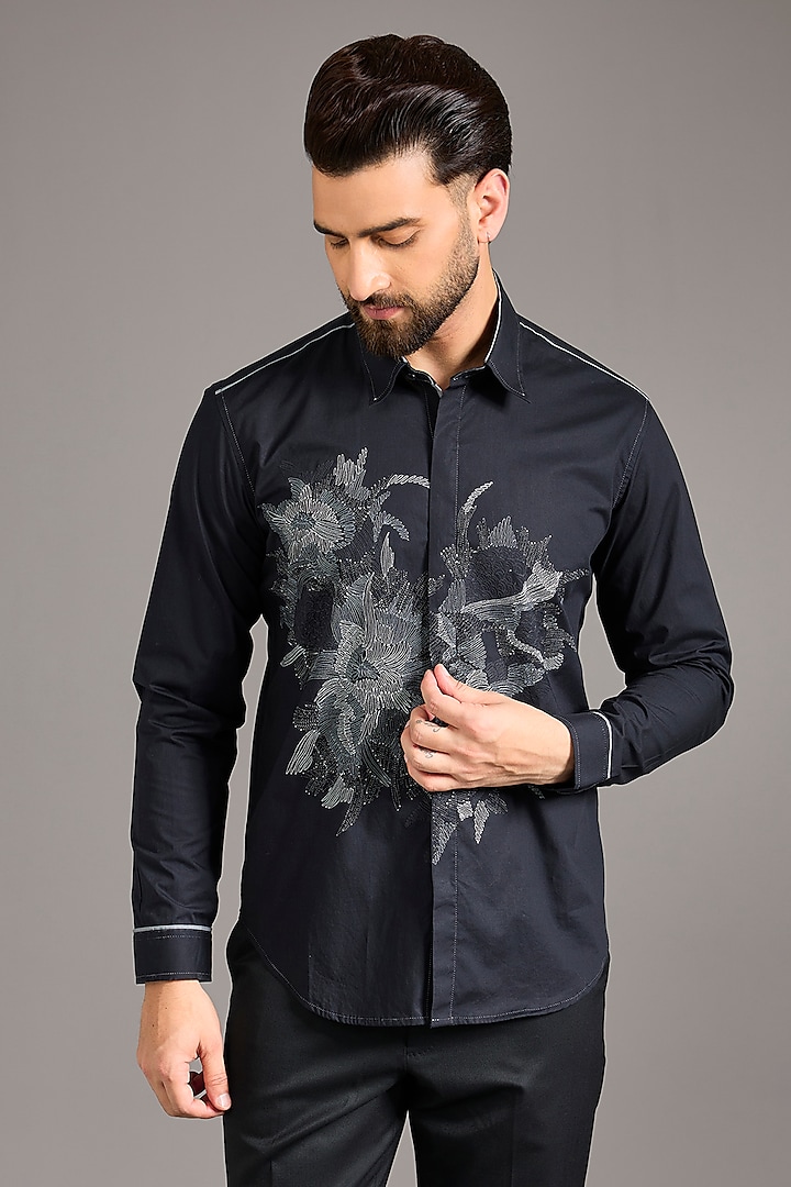 Black & White Cotton Printed Shirt by Rohit Gandhi & Rahul Khanna Men at Pernia's Pop Up Shop