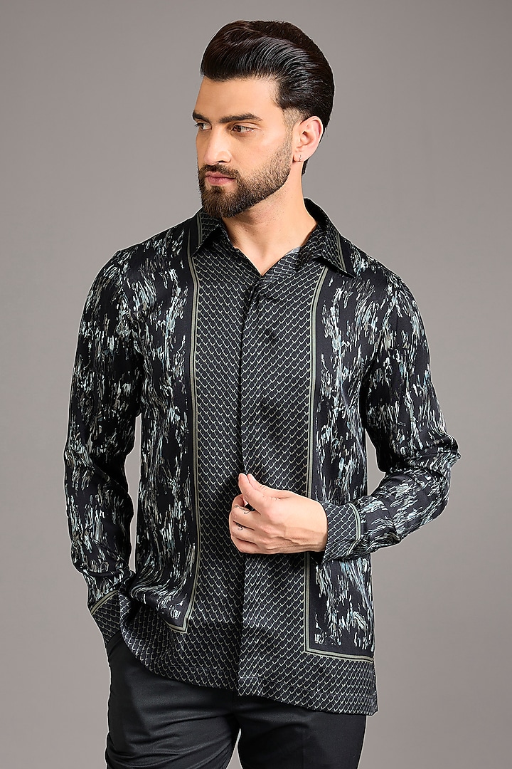 Black & White Crepe Printed Shirt by Rohit Gandhi & Rahul Khanna Men at Pernia's Pop Up Shop