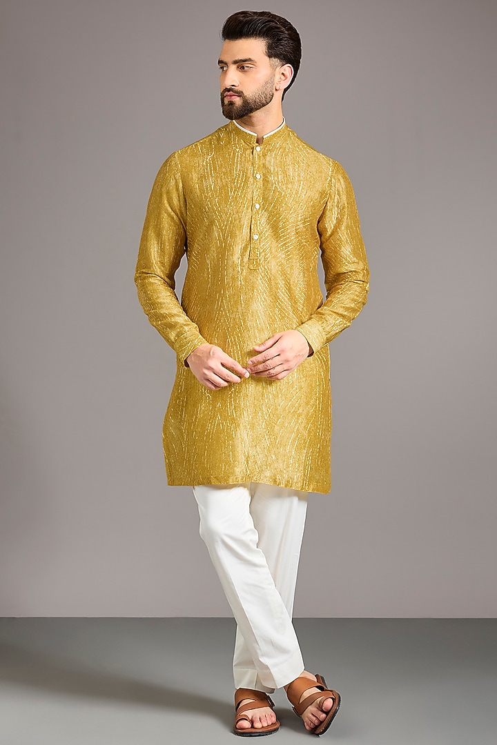 Mustard Gusseted Cotton Printed Kurta by Rohit Gandhi & Rahul Khanna Men at Pernia's Pop Up Shop