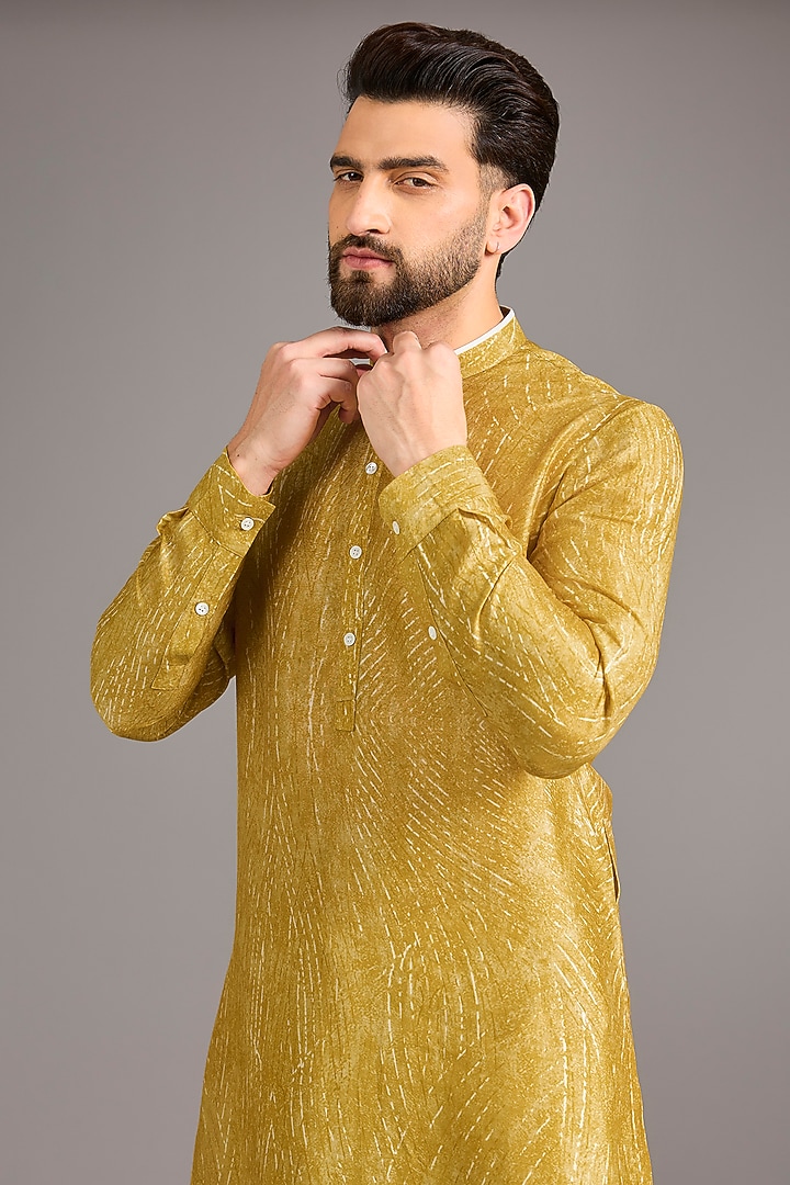 Mustard Gusseted Cotton Printed Kurta by Rohit Gandhi & Rahul Khanna Men at Pernia's Pop Up Shop