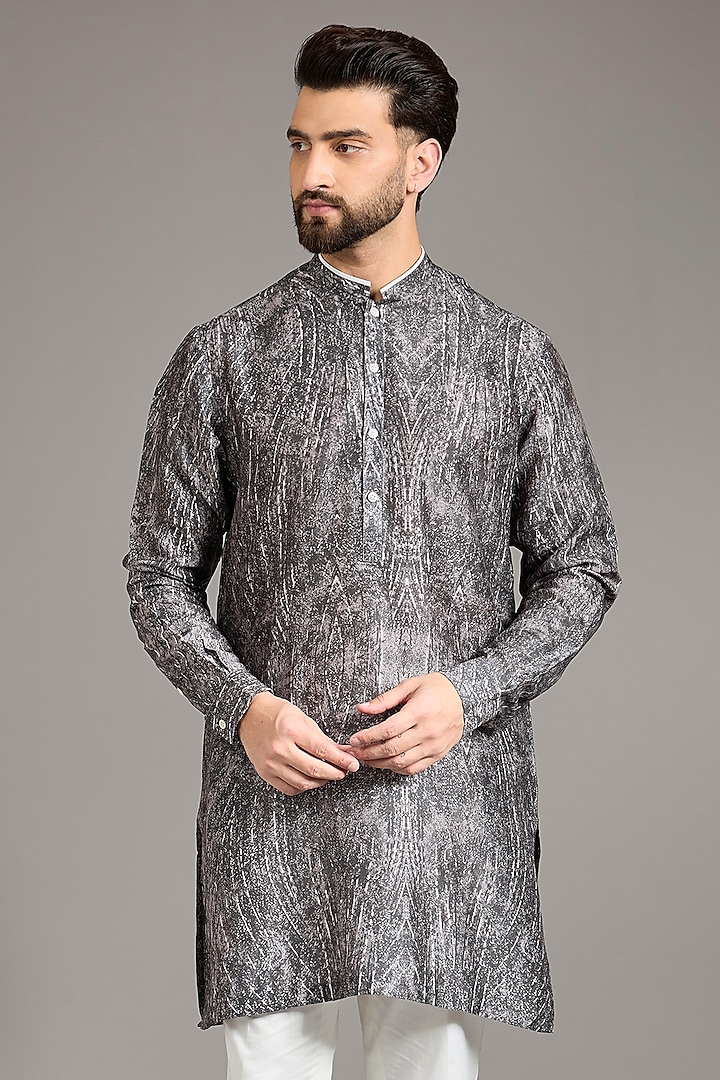 Charcoal Gusseted Cotton Printed Kurta by Rohit Gandhi & Rahul Khanna Men at Pernia's Pop Up Shop