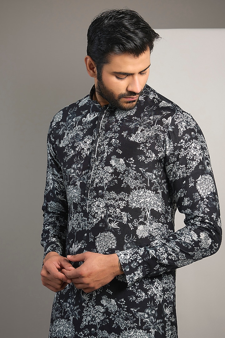 Black Viscose Printed Short Kurta by Rohit Gandhi & Rahul Khanna Men at Pernia's Pop Up Shop